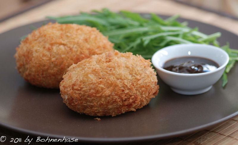 korokke là món bánh khoai tây nhúng bột chiên xù korokke là món bánh khoai tây nhúng bột chiên xù